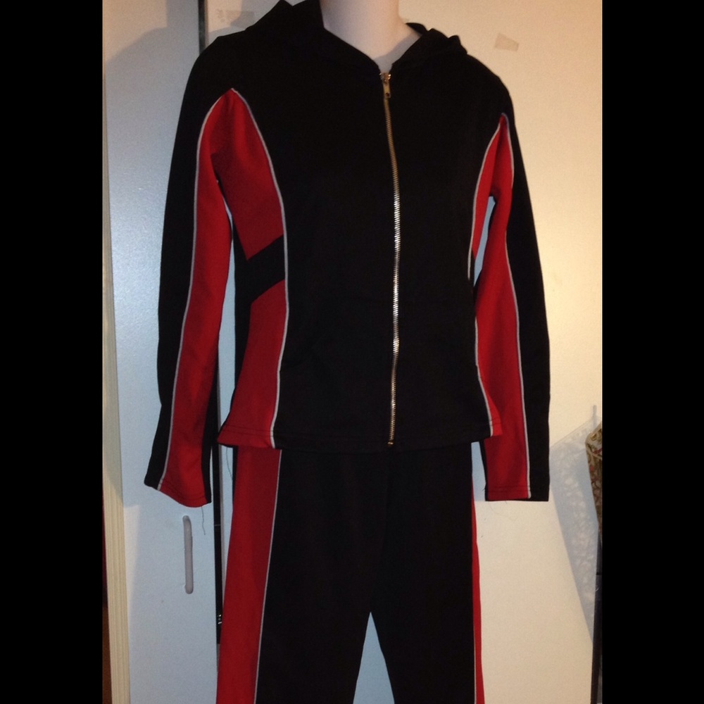 Very cute jogging suit. Lightweight & fun to wear